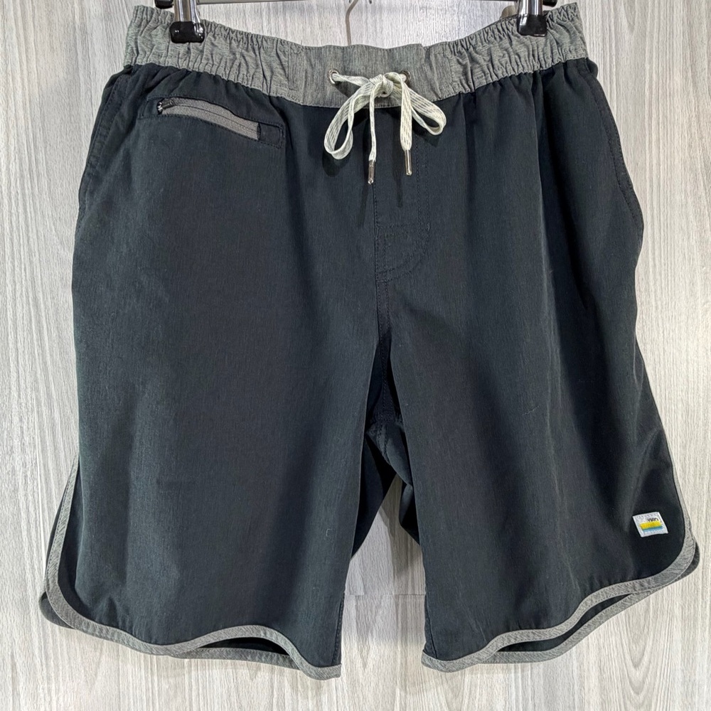 Vuori Banks Shorts‎ Mens Small Black Grey Hybrid Board Swim Shorts Resort Wear